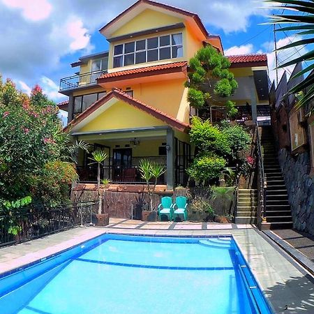 Villa Dira Bogor Eksteriør bilde