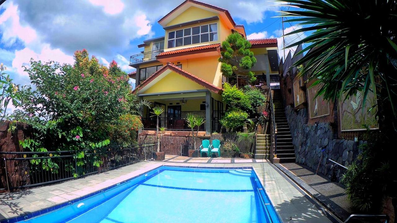 Villa Dira Bogor Eksteriør bilde